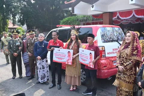HUT ke-81 RI: Novita Hardini Hibahkan Dua Ambulans Gratis untuk Trenggalek