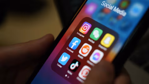 Miu Miu, Dior, dan Gelombang Baru 'Influencer Intelektual': Strategi Brand Mewah Menghadapi Kejenuhan Audiens