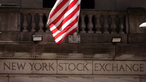 Saham Wall Street Tertekan: Imbal Hasil Obligasi Naik dan Harga Minyak Melonjak