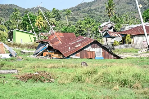 Gempa NTT: 54 Tewas, Ribuan Mengungsi, dan Bayang-bayang di Hari Kemerdekaan