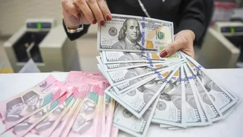 Rupiah Tertekan ke Rp 17.847, IHSG Justru Hijau di Sesi Pembukaan