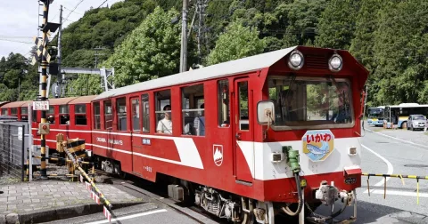Jalur Kereta Komuter Jepang Disulap Jadi Turis Khusus Reservasi: Langkah Berani atau Kontroversial?