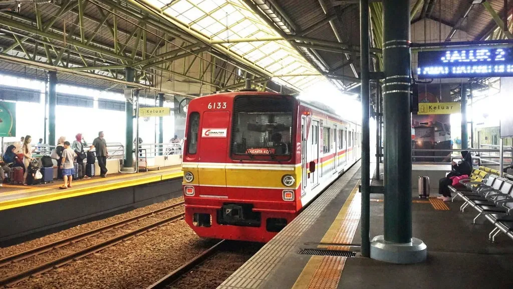 Peron KRL Masih Tanpa Pembatas, Rentetan Insiden Kecelakaan Kembali Menelan Korban Jiwa