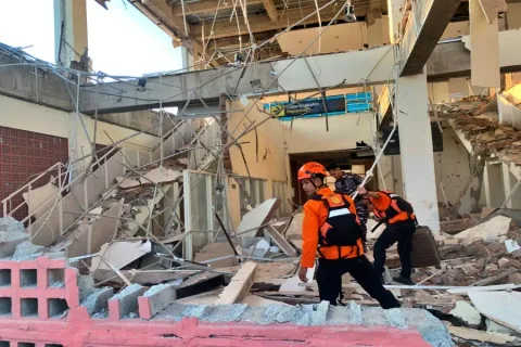 Gempa M7,2 Guncang NTT: Trauma 1992 Kembali, 53 Tewas dan Ribuan Mengungsi