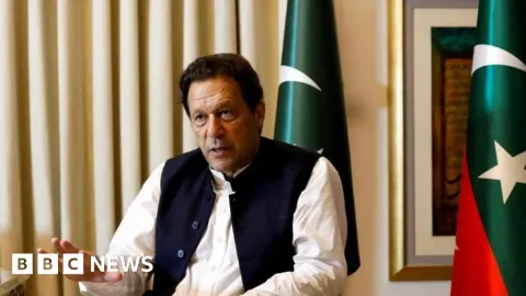 Mahkamah Agung Pakistan Perintahkan Imran Khan Dipindah ke Rumah Sakit