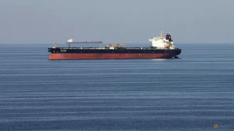 Harga Minyak Sentuh Level Tertinggi Tiga Pekan: Ketegangan Hormuz Kembali Panaskan Pasar Energi