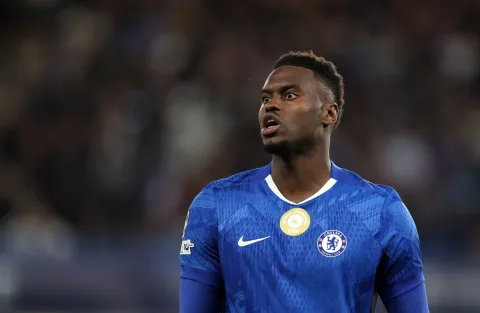 Badiashile Tiba di Napoli, Bek Chelsea Siap Perkuat Lini Pertahanan di Serie A