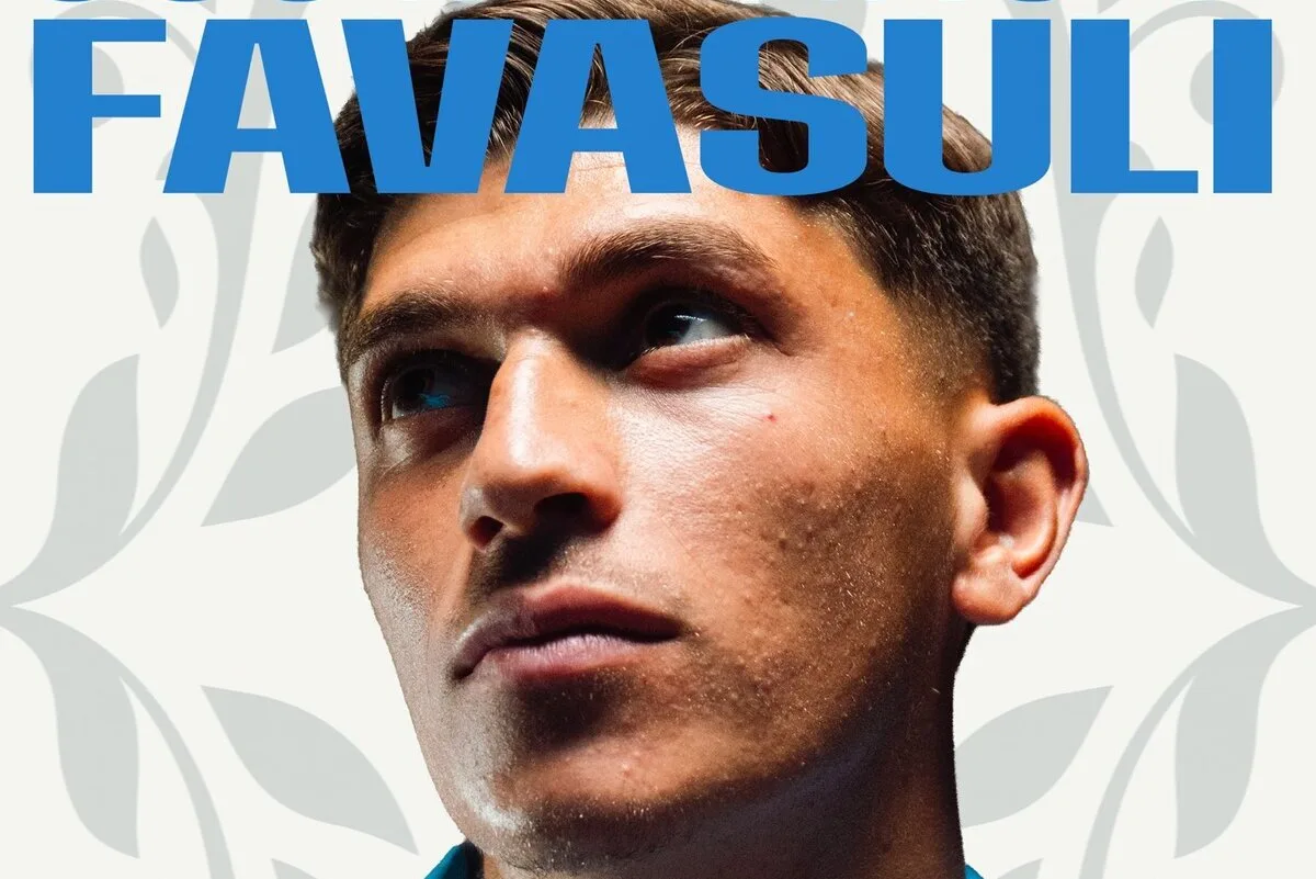 Napoli Resmi Rekrut Favasuli โฌ7,5 Juta: Sinyal Ambisi di Tengah Badai Cedera
