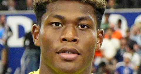Aston Villa Rekrut Kiper Jepang Zion Suzuki dari Parma