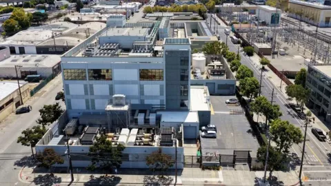 Ledakan Data Center AS Mengalir ke Pabrik-Pabrik, dari Generator hingga Kabel