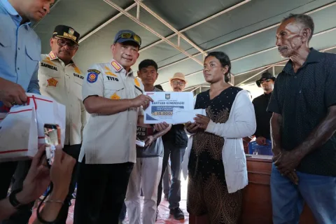 Mendagri Tito Turun ke Waekokak: Bantuan Duka Rp15 Juta dan Janji Perbaikan Irigasi Pascagempa NTT