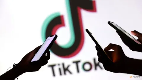 TikTok Disorot Parlemen Irlandia: Konten Berkendara Berbahaya Picu Kecelakaan Maut