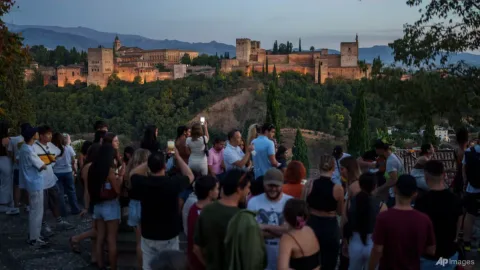 Gempa 4,8 SR Guncang Granada, Istana Alhambra Ditutup Sementara