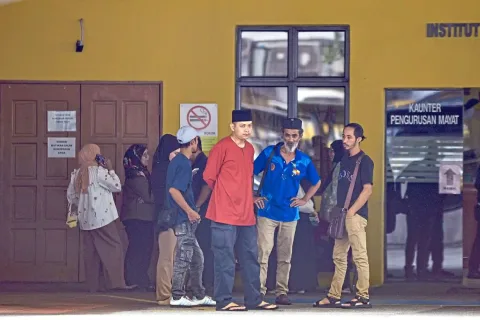 Liburan Keluarga Berujung Maut: Truk Imigrasi Tabrak Pejalan Kaki di Zona Aman, Tiga Tewas