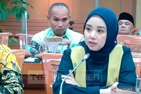 Guru Madrasah Swasta Terancam Tertinggal: DPR Desak Skema Afirmasi di Tengah Perombakan Status PPPK