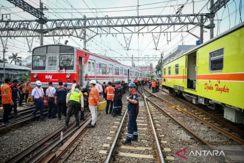 Gangguan Ganda di Jalur KRL: Lintas Bogor dan Tangerang Terpaksa Satu Jalur, Penumpang Diminta Waspada