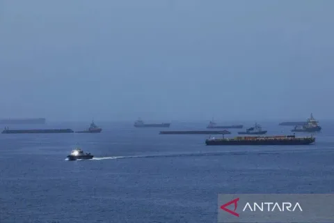 Operasi Senyap: Militer AS Diam-diam Kawal Tanker Minyak di Selat Hormuz