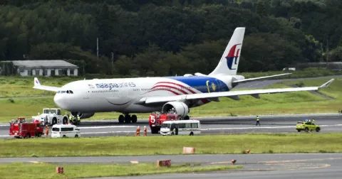 Pesawat Malaysia Airlines Batal Lepas Landas di Narita: Asap Hitam dari Mesin Kiri