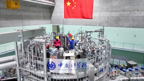 Perlombaan Global Mengamankan Uranium: Dari Tambang ke Laut hingga Bulan