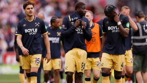 Crystal Palace Kunci Kesepakatan Lisan untuk Axel Disasi, Bek Incaran Utama