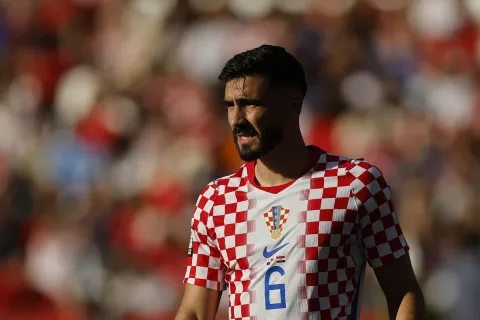 Lazio Kunci Kesepakatan Pinjam Josip Sutalo dari Ajax, Bek Kroasia Segera Jalani Tes Medis