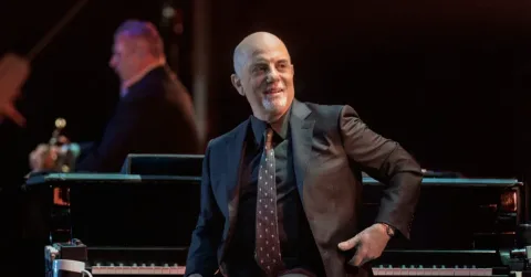 AI Hadirkan Billy Joel Muda: Dokumenter 'Lost Interview' Picu Perdebatan Etika dan Hak Cipta