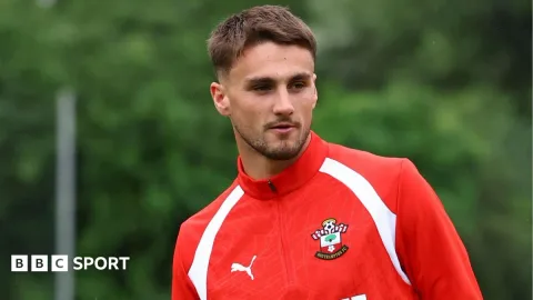 Villa Gagal Bujuk Southampton: Tawaran Rp340 Miliar untuk Bek Muda Ditolak