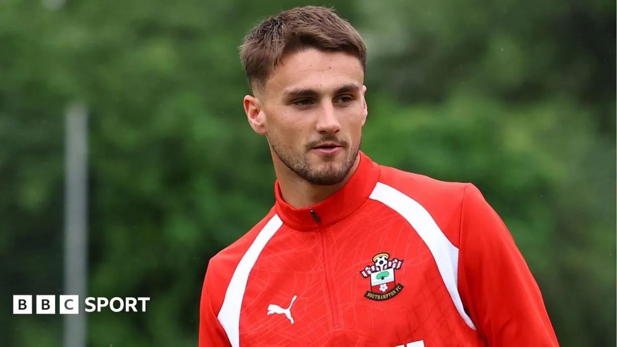 Villa Gagal Bujuk Southampton: Tawaran Rp340 Miliar untuk Bek Muda Ditolak