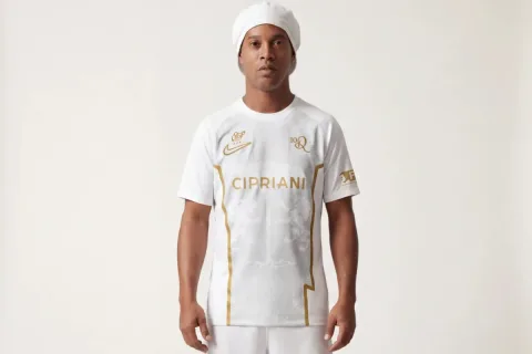 Ronaldinho Resmi Gabung Ravenna: Misi Terakhir Sang Maestro di Usia 46