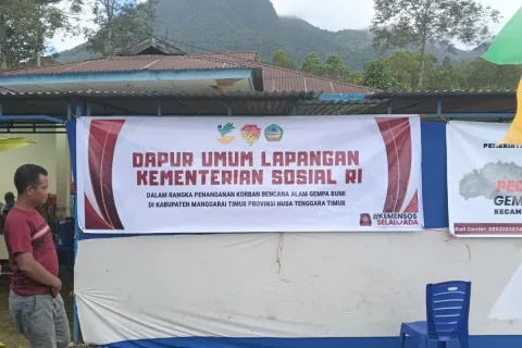 Gus Ipul Gerakkan Dapur Umum di Tiga Titik Manggarai Timur: 6.000 Porsi Makanan per Hari untuk Korban Gempa NTT