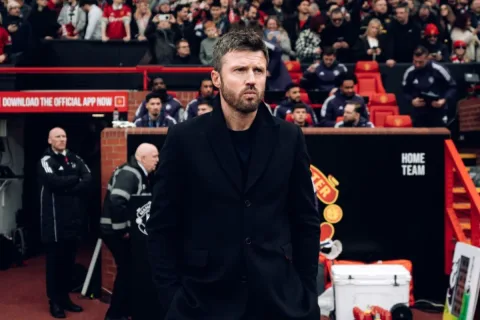 Carrick Waspadai Jebakan Hull City dan Ipswich: Awal Musim MU Bukan Laga Mudah
