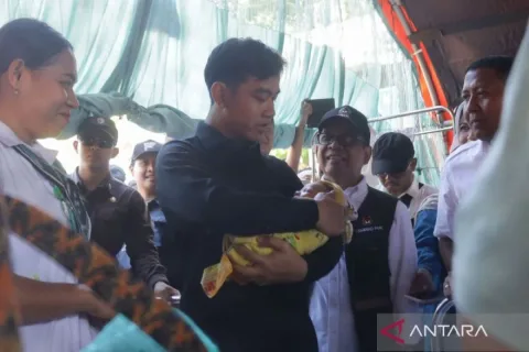 Prabowo Jamu Paskibraka di Hambalang, Gibran Turun ke Maumere: Dua Sinyal Kepemimpinan yang Perlu Dibaca