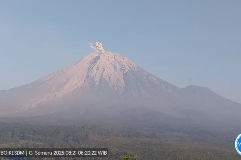 Gunung Semeru Erupsi Tiga Kali, Kolom Abu Capai 800 Meter: Warga Diminta Waspada Lahar