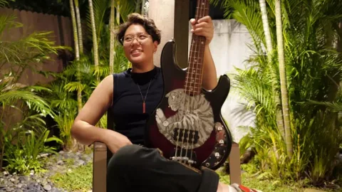 Dari Hobi Melukis Gitar Bekas, Perempuan Singapura Ini Raup Omzet Lima Digit dari Pickguard Kucing