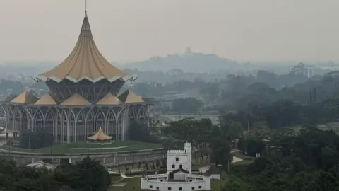 Kabut Asap Kalimantan Kian Parah, Sarawak Tutup 591 Sekolah: 197 Ribu Siswa Terdampak