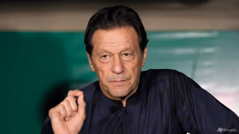 Imran Khan Dipindah ke Rumah Sakit Swasta: Pertarungan Hukum dan Kesehatan di Tengah Tekanan Politik Pakistan