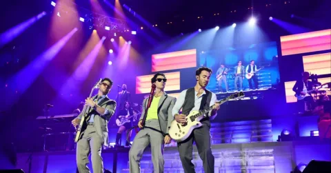 Jonas Brothers Rilis Single Baru di MSG, Tur 45 Kota Siap Digelar
