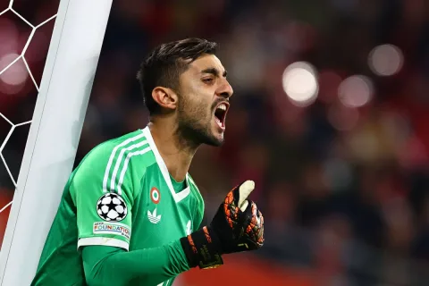 Perin ke Palermo: Jalan Baru Juventus untuk Gaet Kessie