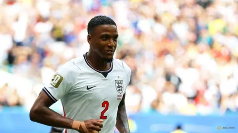 Arsenal Rekrut Ezri Konsa dari Aston Villa: Investasi 55 Juta Pound untuk Pertahanan yang Terkikis Cedera
