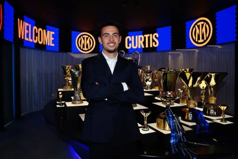 Inter Resmi Rekrut Curtis Jones dari Liverpool: €30 Juta Plus Bonus, Bekuk Negosiasi Panjang