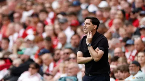 Liverpool Siap Bersaing di Awal Musim, tapi Iraola Akui Skuad Masih Butuh Tambahan di Sektor Sayap