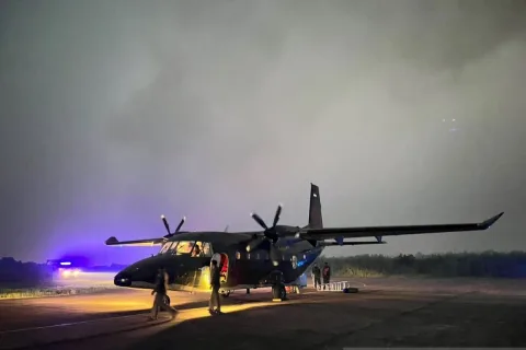 TNI AU Kerahkan Pesawat CASA A-2117 ke Kalbar: Strategi Percepat Hujan Buatan Lawan Karhutla