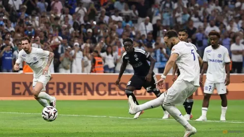 Ligue 1 2024/25 Resmi Bergulir: Marseille Hancurkan Strasbourg 4-0, Gouiri Jadi Bintang