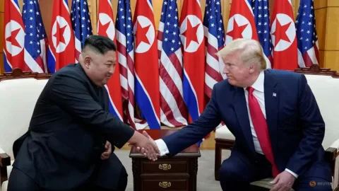Trump Kembali Menggoda Kim Jong Un: Latihan Militer Dipangkas, Diplomasi Personal Diuji