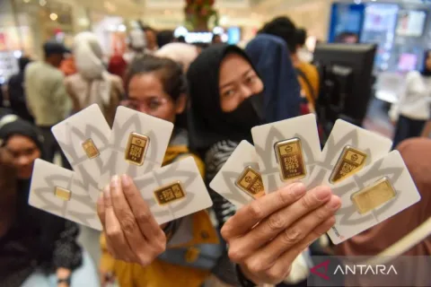 Harga Emas Antam Naik ke Rp2,74 Juta per Gram, Buyback Ikut Terkerek