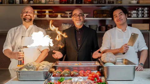 Fine Dining Bertemu Teater: Nouri dan Checkpoint Theatre Ciptakan Pertunjukan 10 Hidangan yang Mengisahkan Perjalanan Hidup Chef Ivan Brehm