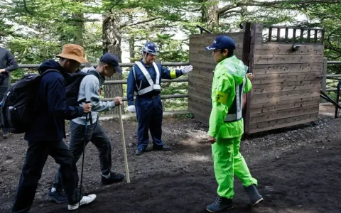 Ayah di Jepang Tinggalkan Anak 7 Tahun di Gunung Fuji demi Lanjut Pendakian