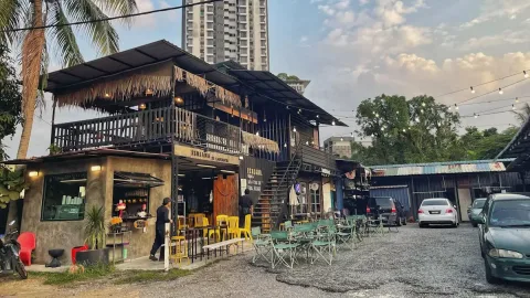 Kopi dan Kursi Lipat: Fenomena Kafe Pinggir Jalan Johor Bahru yang Menjadi Magnet Wisatawan