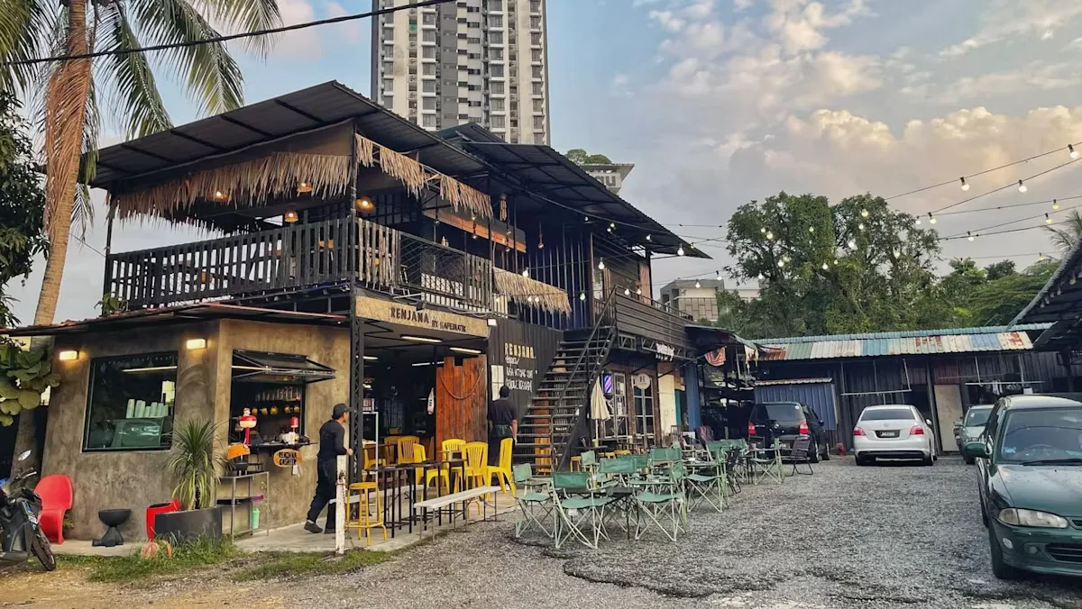 Kopi dan Kursi Lipat: Fenomena Kafe Pinggir Jalan Johor Bahru yang Menjadi Magnet Wisatawan
