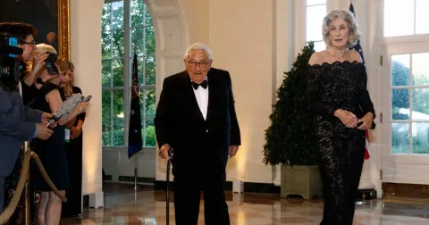 Nancy Kissinger Meninggal di Usia 92: Mitra Strategis di Balik Diplomasi Henry Kissinger